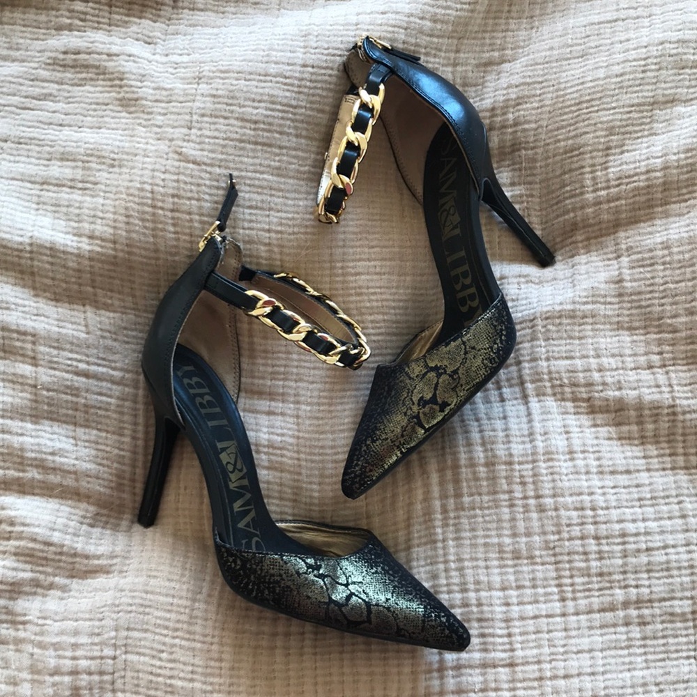 Glam snake skin/ankle chain pumps